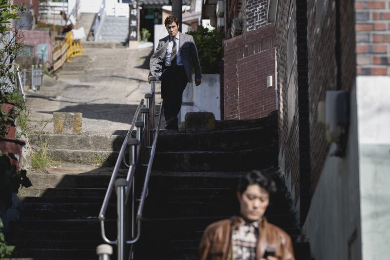 Lee Byung-hun and Park Hee-soon in No Other Choice.