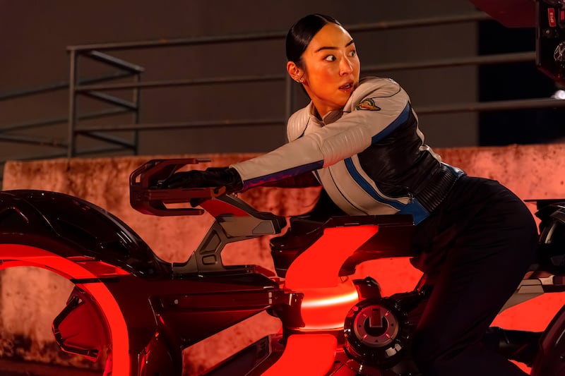 Greta Lee as Eve Kim.