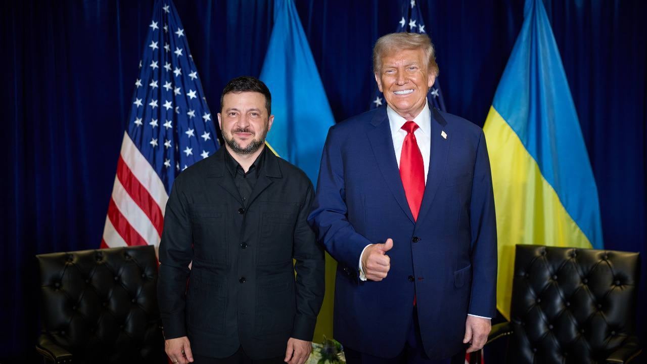 NEW YORK, UNITED STATES - SEPTEMBER 23: (----EDITORIAL USE ONLY - MANDATORY CREDIT - UKRAINIAN PRESIDENCY/HANDOUT' - NO MARKETING NO ADVERTISING CAMPAIGNS - DISTRIBUTED AS A SERVICE TO CLIENTS----) President of Ukraine Volodymyr Zelenskyy (L) attends a bilateral meeting with U.S. President Donald Trump (R) at the 80th session of the United Nations General Assembly (UNGA) at the UN headquarters on September 23, 2025 in New York City. (Photo by Ukranian Presidency / Handout/Anadolu via Getty Images)