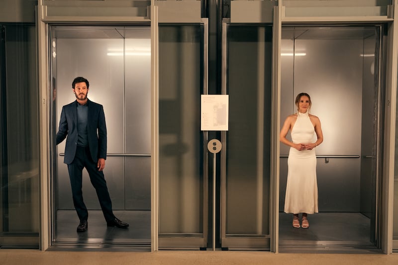 Adam Brody as Noah and Kristen Bell as Joanne in 'Nobody Wants This'