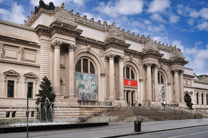 An expert noted to the Daily Beast that the Metropolitan Museum of Art in New York City would be much harder to enter by bursting through a window.